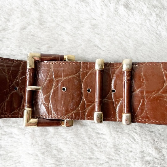 VINTAGE Brown Textured Leather Belt w/ Gold Hardware - Picture 4 of 7